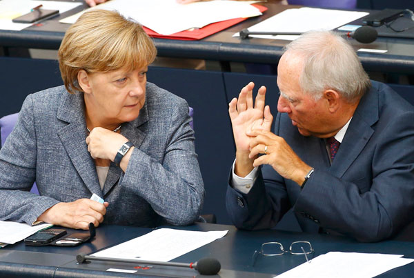 German lawmakers back third Greek bailout