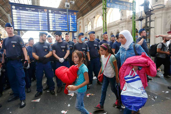 Migrants protest as Hungary shutters Budapest train station