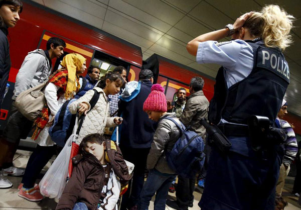 Austria, Germany open borders to migrants offloaded by Hunga