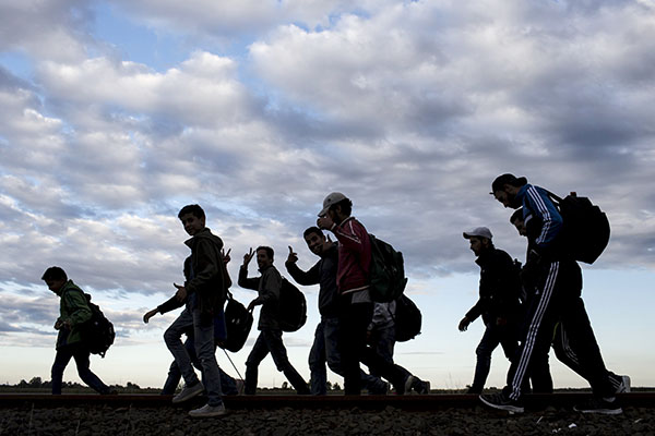 Austria to revoke measures that let migrants cross from Hungary