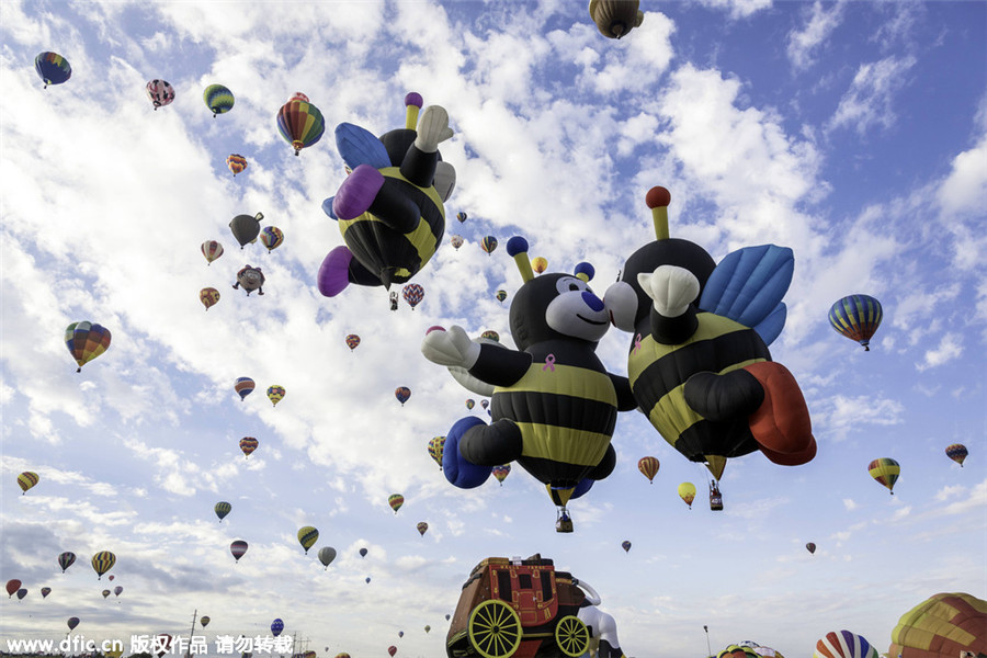 A colorful sky at Albuquerque Int'l Balloon Fiesta