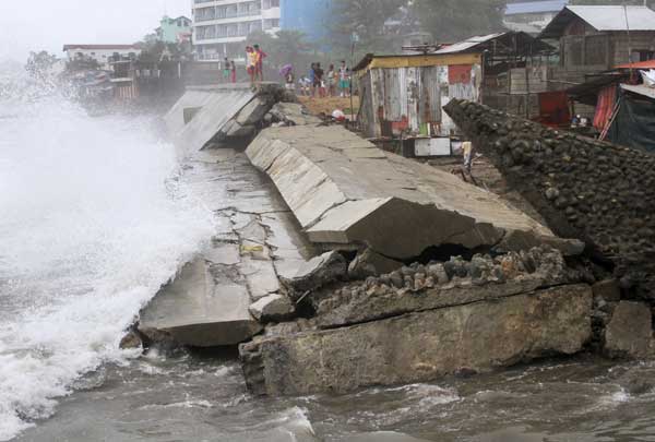 Typhoon kills 10 in Philippines