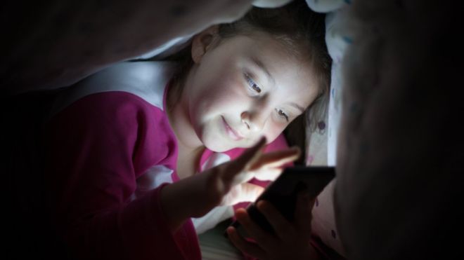 Phones need 'bed mode' to protect sleep: Expert