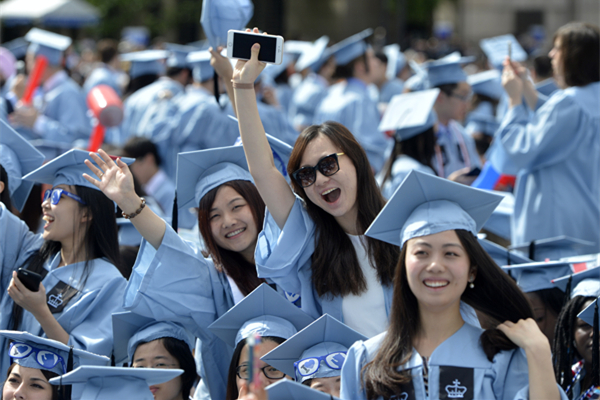 Number of mainland college students in US exceeds 300,000 for first time