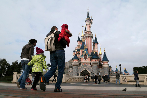 Man arrested with handguns at Disneyland Paris