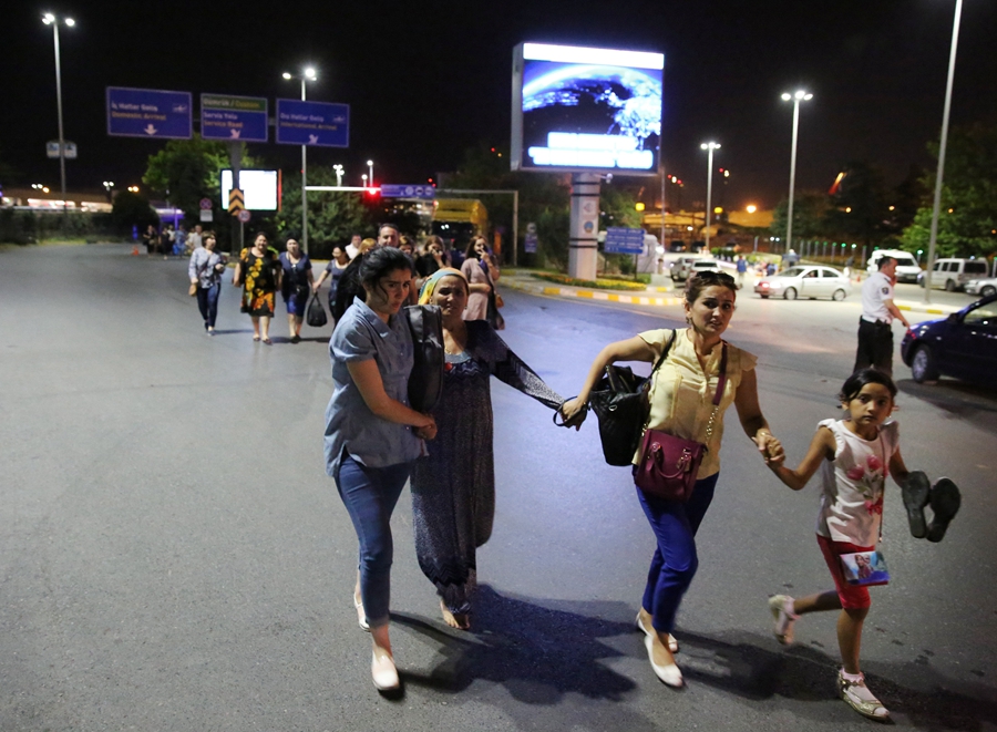 Suspected Islamic State suicide bombers kill 41 at Istanbul airport