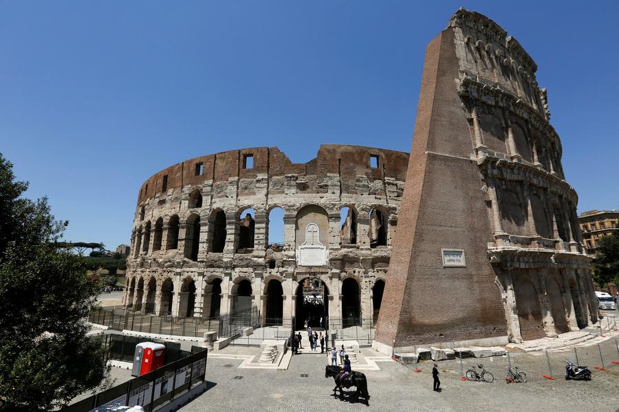 Rome shows off cleaned up Colosseum