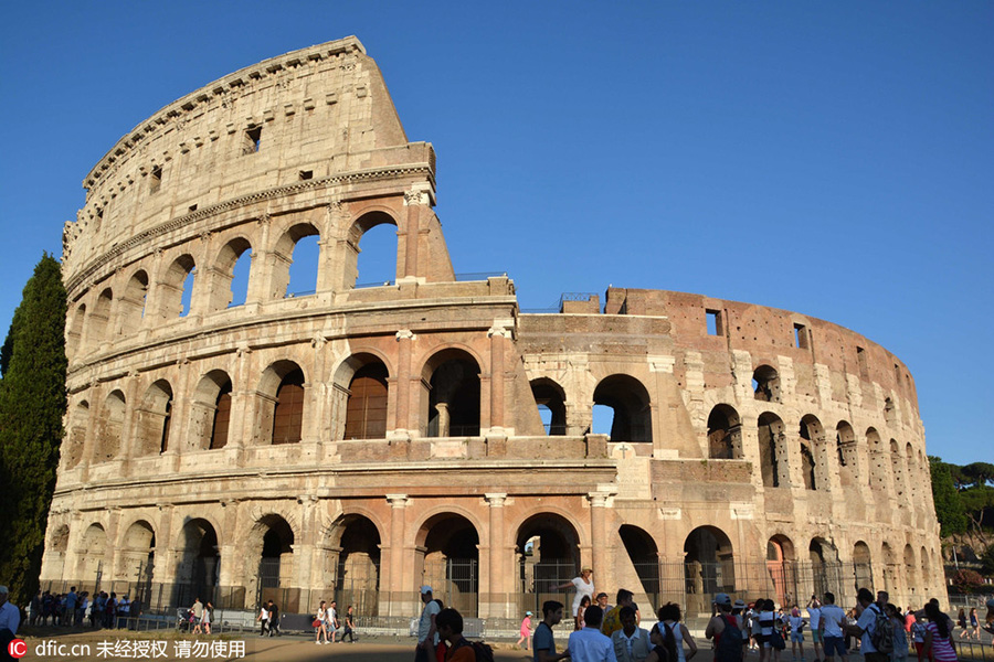 Rome shows off cleaned up Colosseum