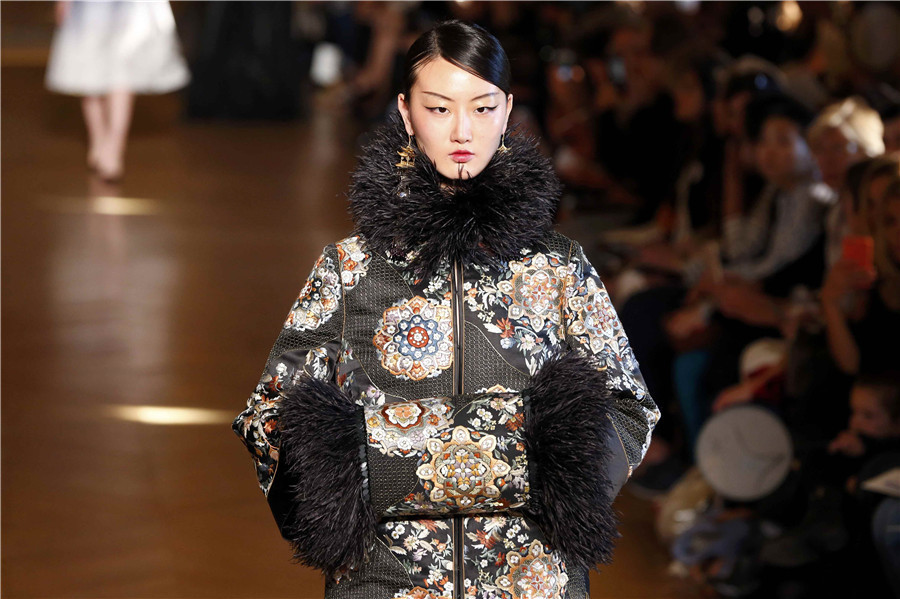 Chinese designer's work shines at Paris Fashion Week