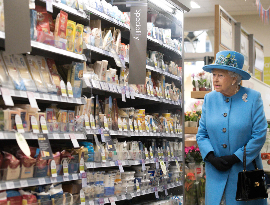 Queen Elizabeth visits new town Poundbury