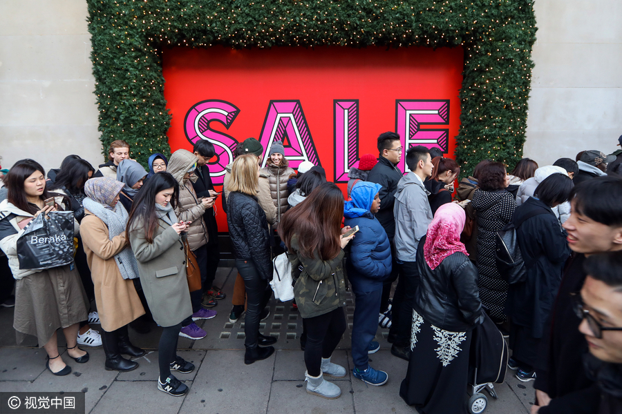 Bargain hunters out to brave UK's Boxing Day shopping frenzy