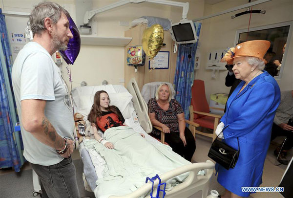Queen Elizabeth II visits young victims of Manchester bombing