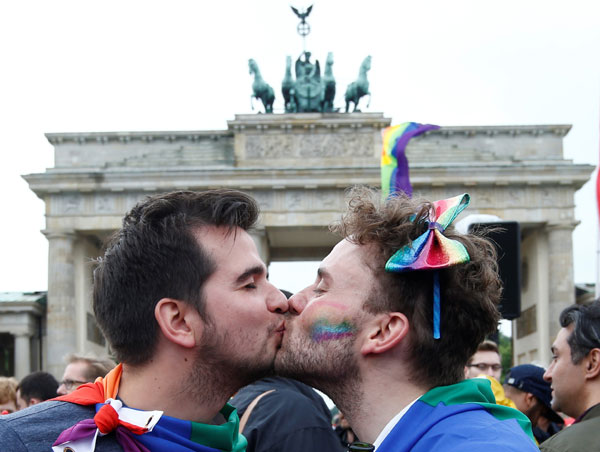 German lawmakers approve same-sex marriage in landmark vote