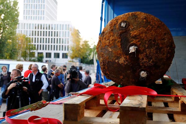 WWII bomb deactivated in Frankfurt after mass evacuation