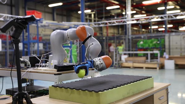 Robots poised to take over warehouse jobs around the globe