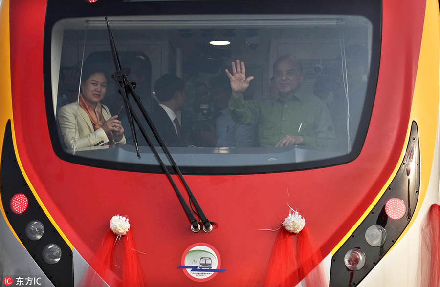 First China-made train launches subway network in Pakistan