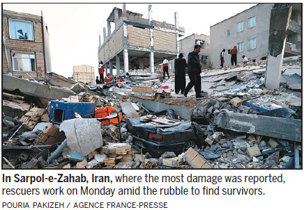 Quake kills 350 along border of Iran, Iraq