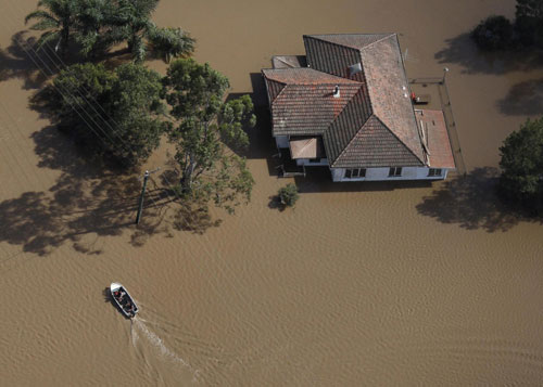 Australia's Brisbane avoids worst flood fears