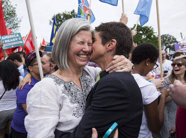US Supreme Court rules in favor of gay marriage nationwide
