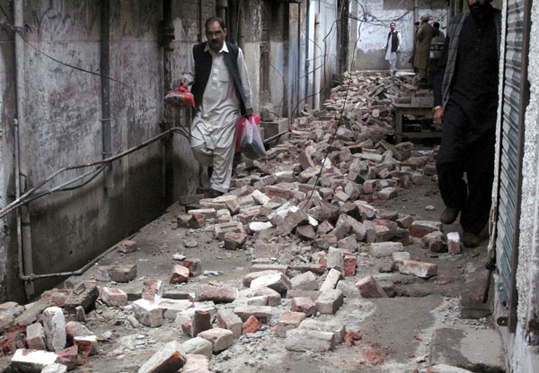 7.5-magnitude quake shakes Afghanistan, Pakistan and India