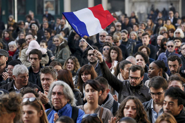 UK press united in condemning Paris attacks, urges solidarity