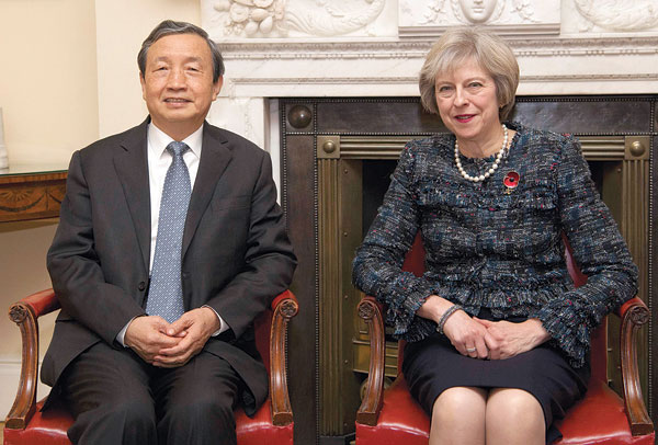 Chinese, UK officials discuss intensifying bilateral trade, economic ties